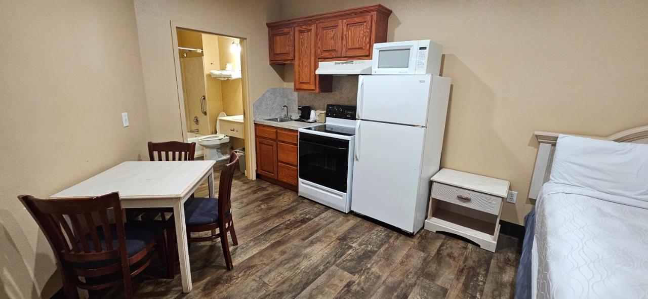 Weston Inn & Suites Rusk Bagian luar foto