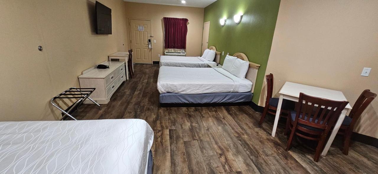 Weston Inn & Suites Rusk Bagian luar foto