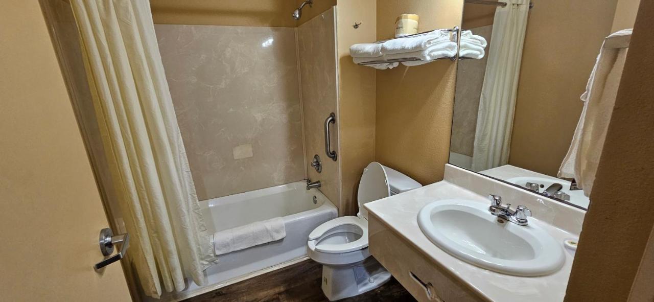 Weston Inn & Suites Rusk Bagian luar foto