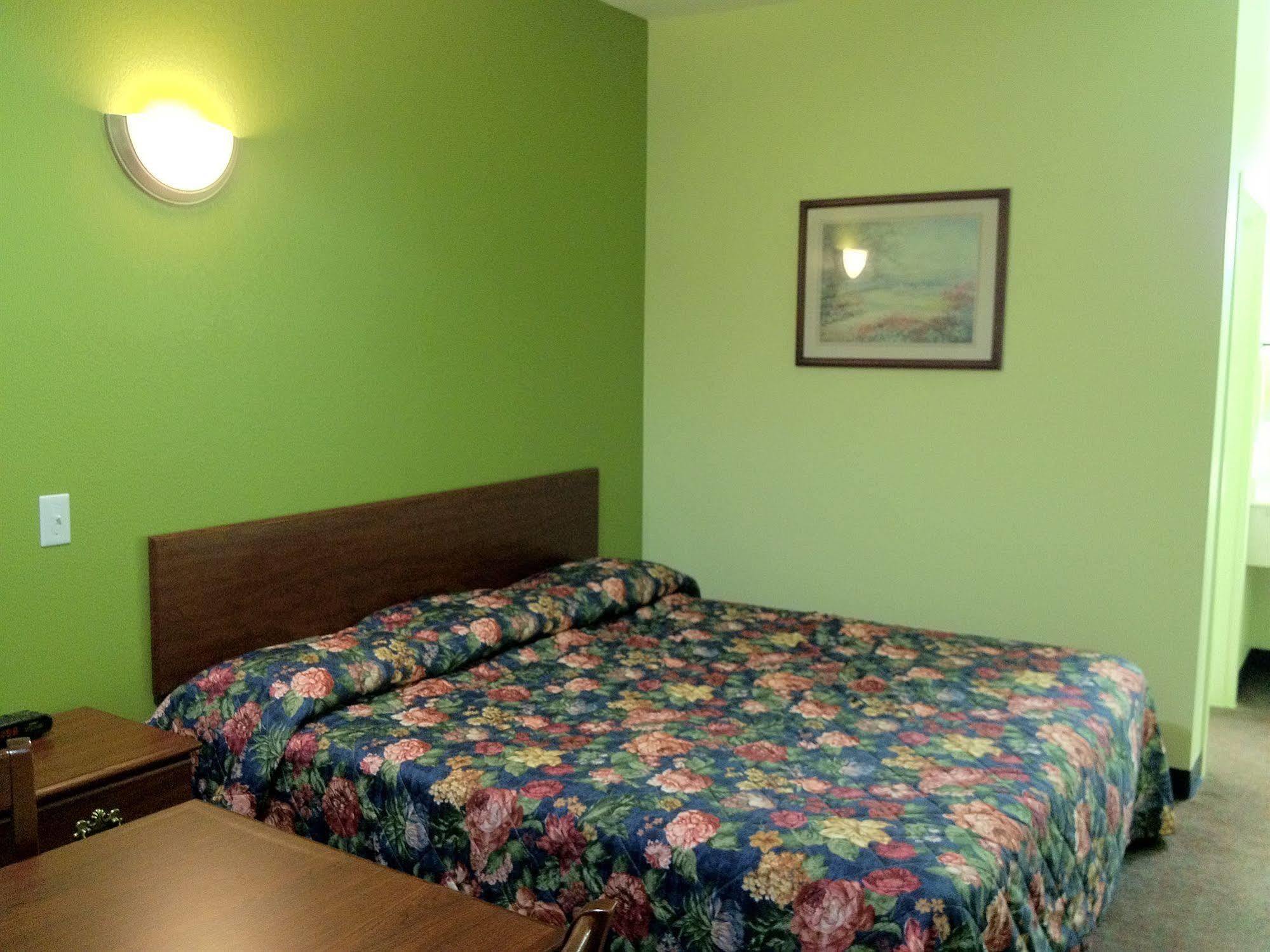 Weston Inn & Suites Rusk Bagian luar foto