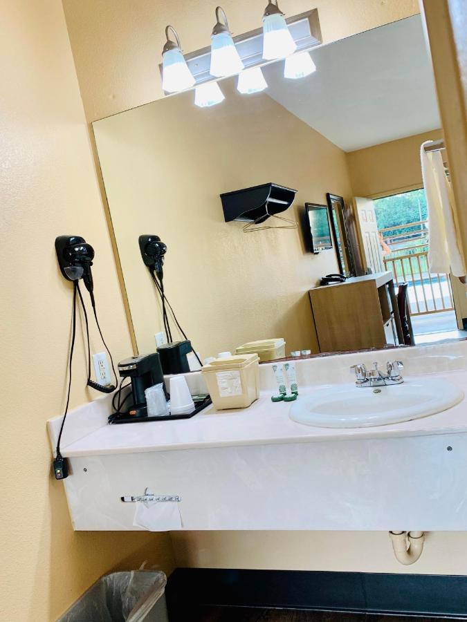Weston Inn & Suites Rusk Bagian luar foto