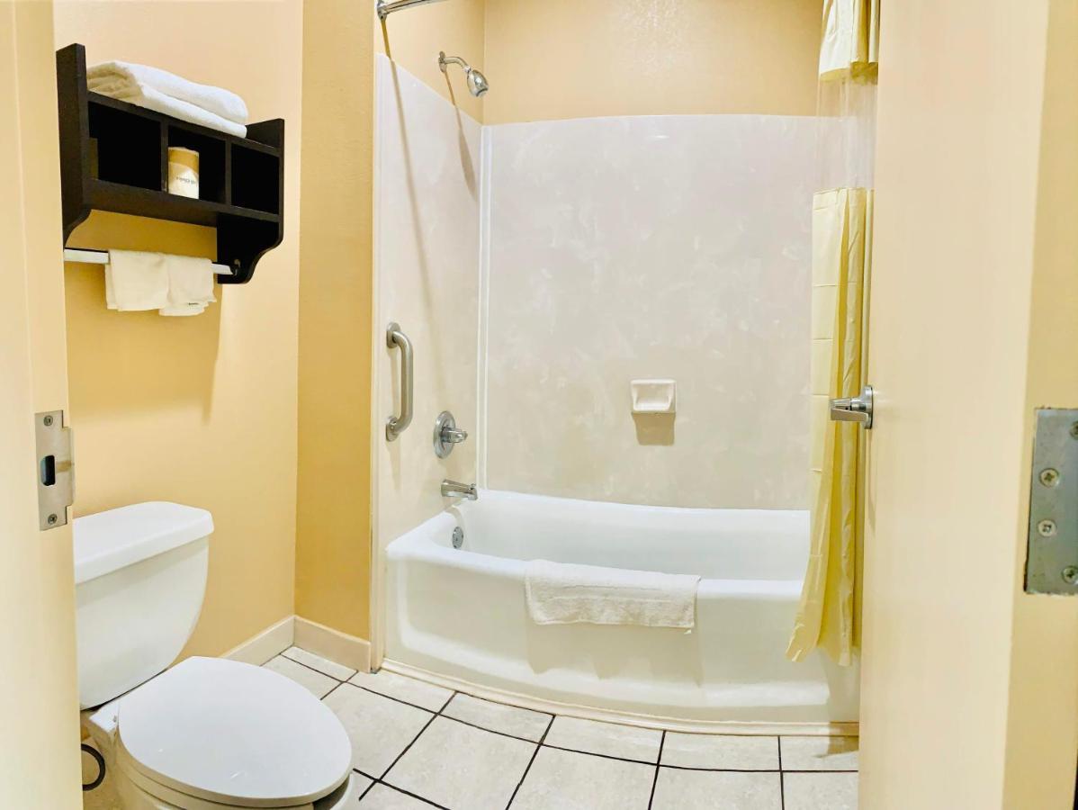 Weston Inn & Suites Rusk Bagian luar foto