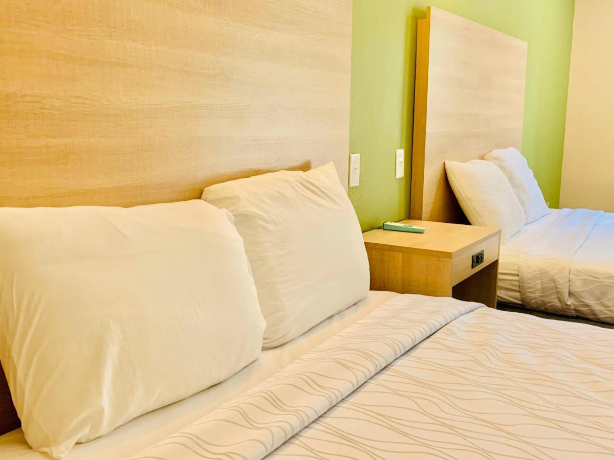 Weston Inn & Suites Rusk Bagian luar foto