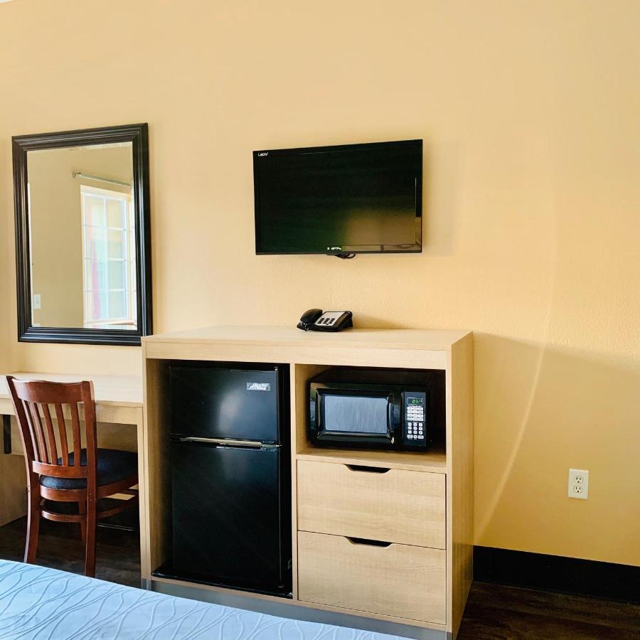 Weston Inn & Suites Rusk Bagian luar foto