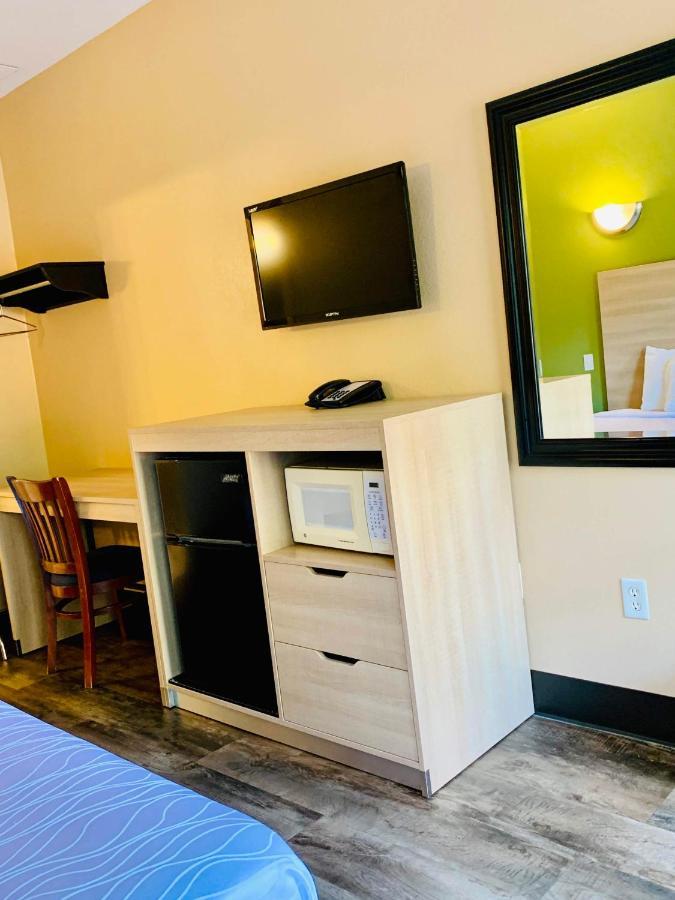 Weston Inn & Suites Rusk Bagian luar foto