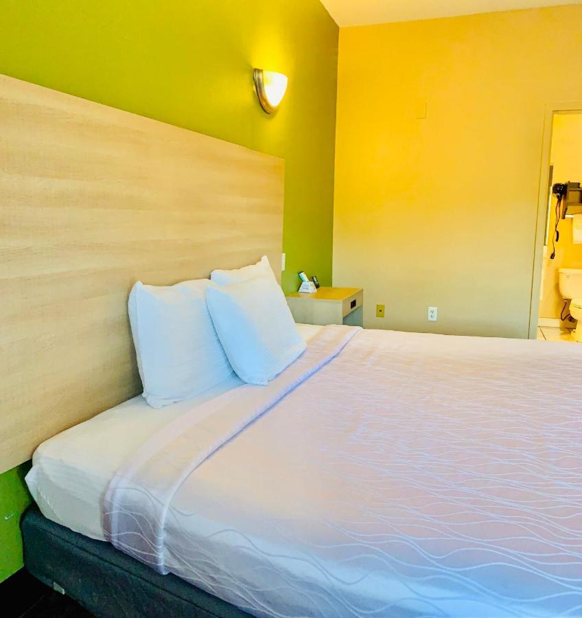 Weston Inn & Suites Rusk Bagian luar foto