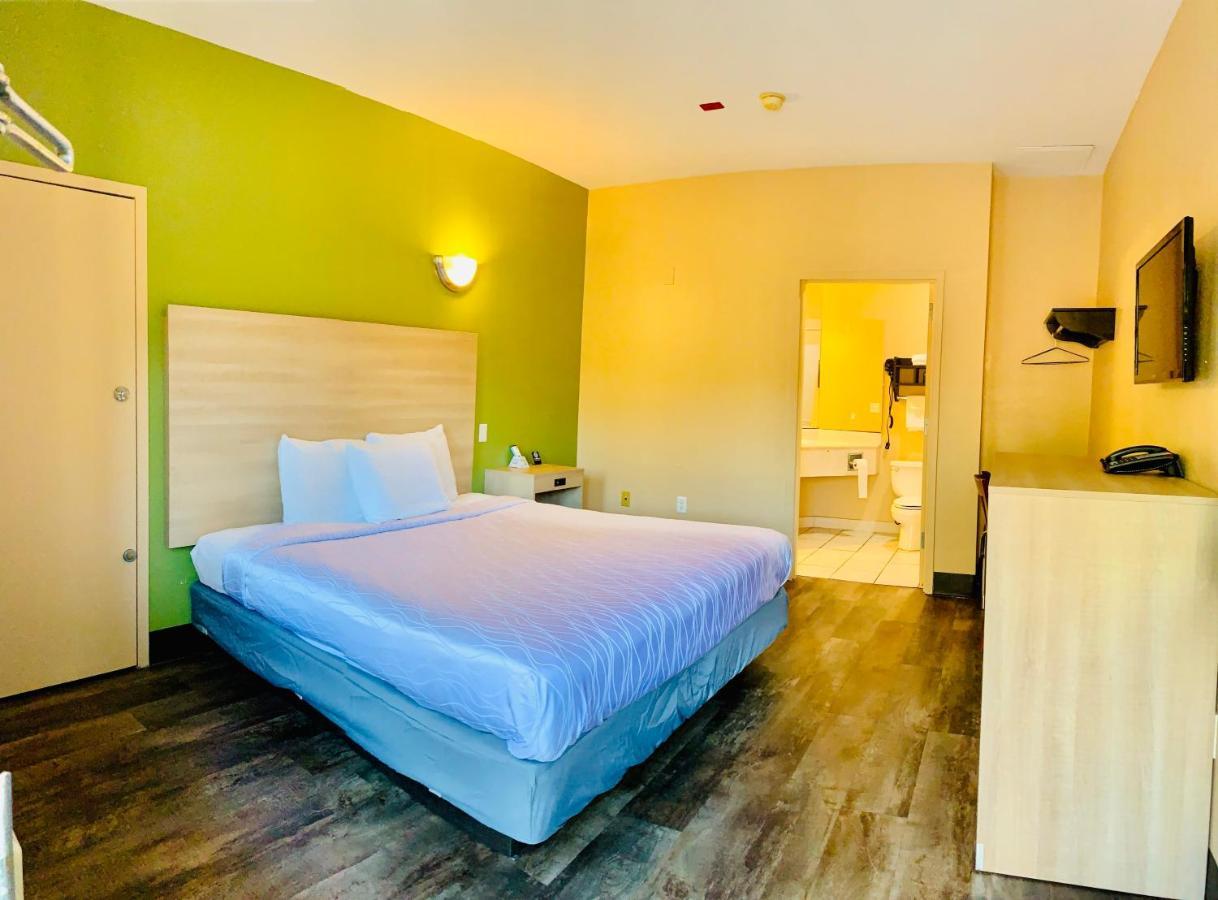 Weston Inn & Suites Rusk Bagian luar foto